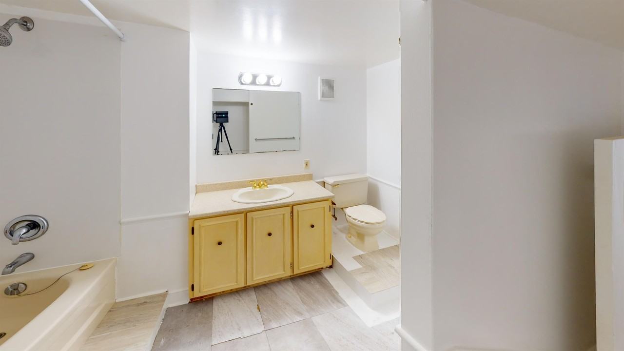 52 Grenfell Ave Bsmt BS, St. John's, NL A1C 3E2 1 Bedroom House for