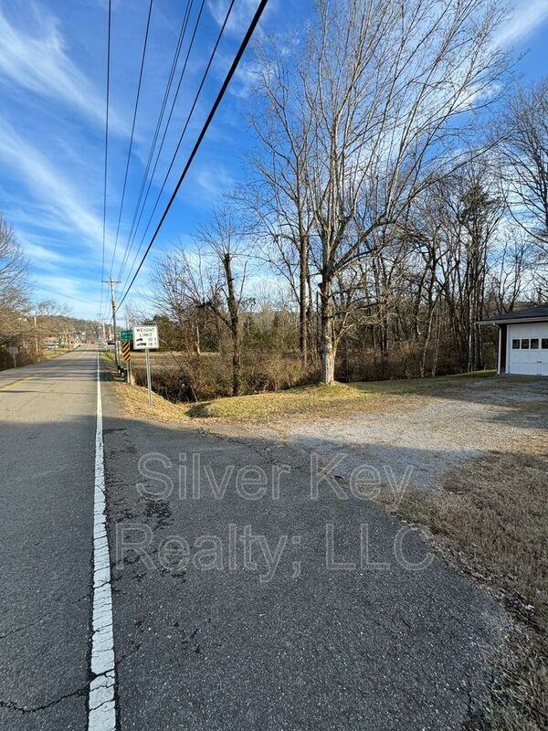 241 W Memorial Dr - Photo 3 of 16