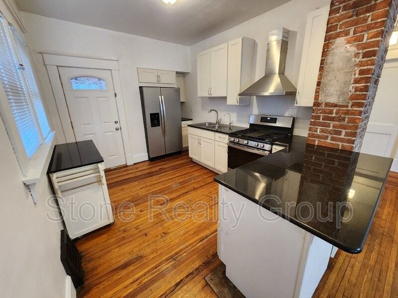 1319 S 4th St - Photo 4 of 11