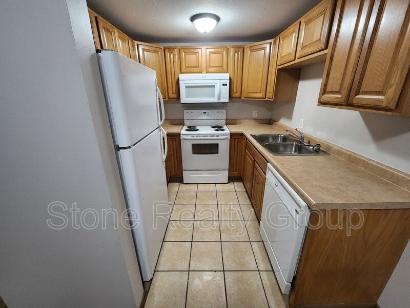 1850 N 6th 1/2 St #H - Photo 4 of 9