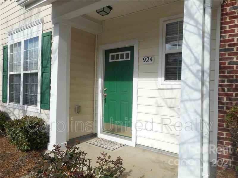 924 Azurine Cir - Photo 2 of 26