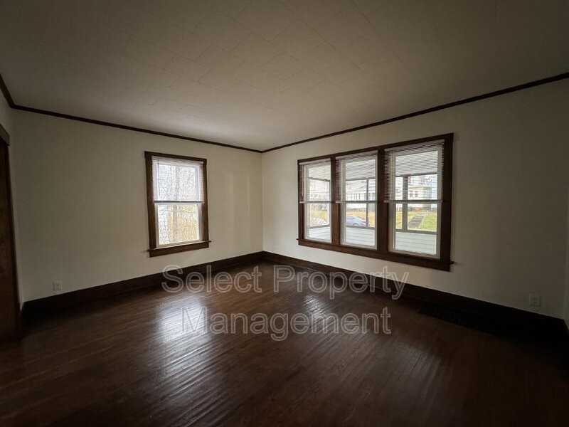 3008 Webster St - Photo 4 of 22