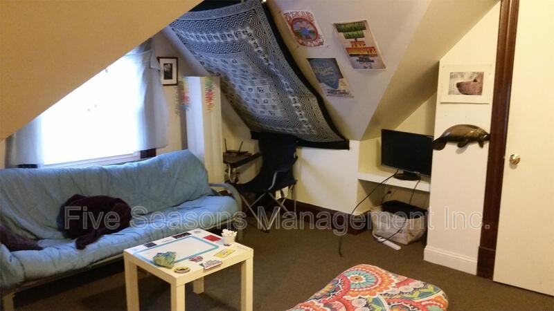 134 Buell St - Photo 2 of 13