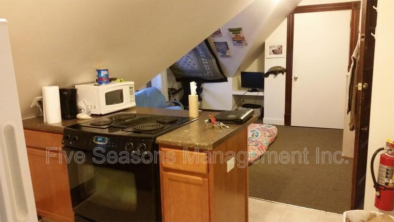 134 Buell St - Photo 5 of 13