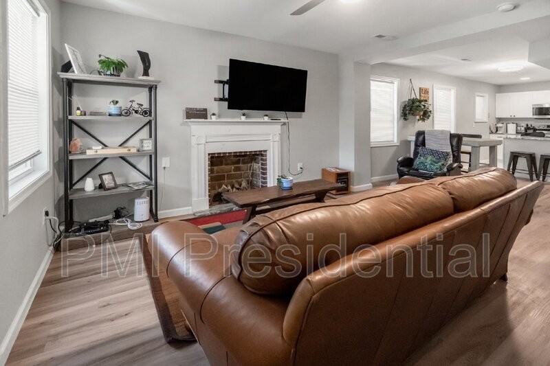 1226 Wallace St - Photo 4 of 22