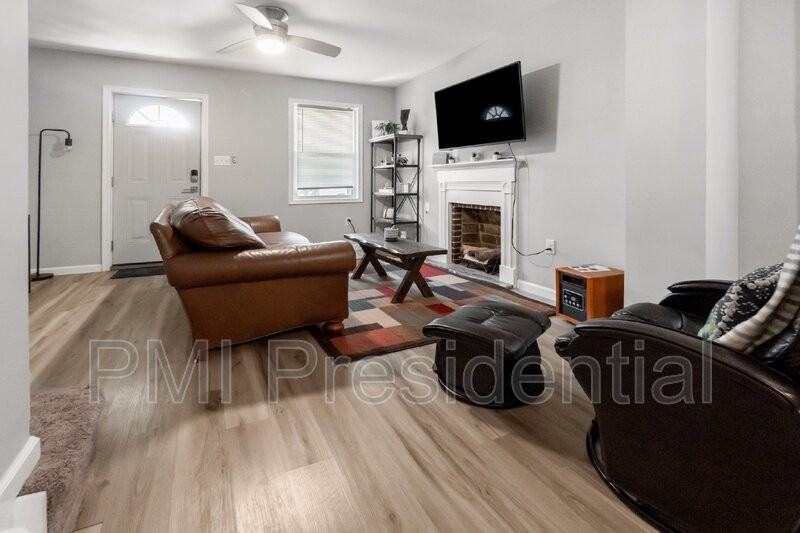 1226 Wallace St - Photo 5 of 22