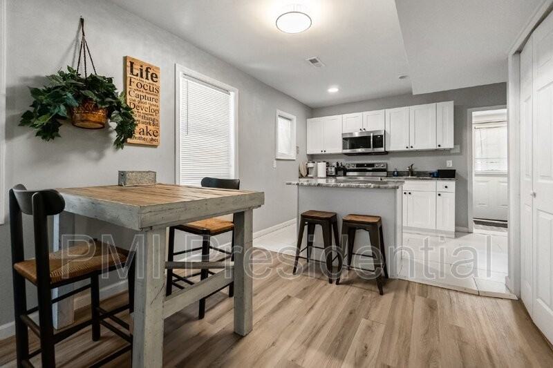 1226 Wallace St - Photo 6 of 22