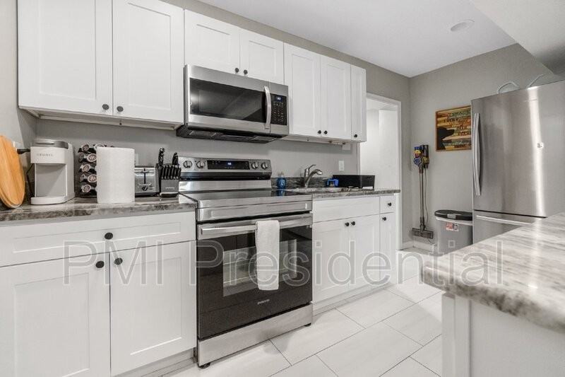 1226 Wallace St - Photo 7 of 22