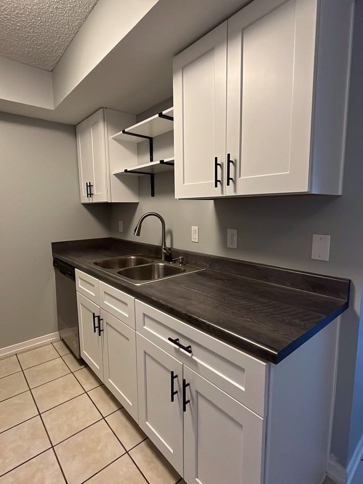 3405 Holdrege - Photo 2 of 15