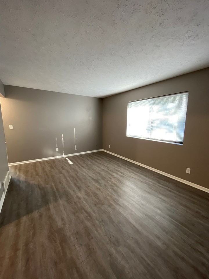 922 A - Photo 2 of 5