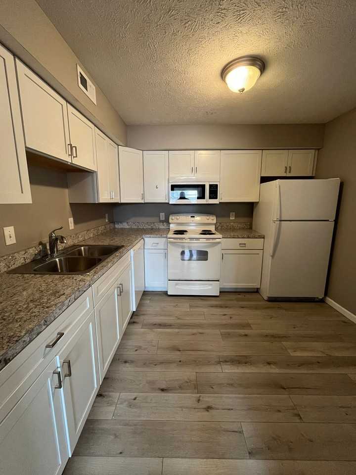 2140 J - Photo 2 of 14