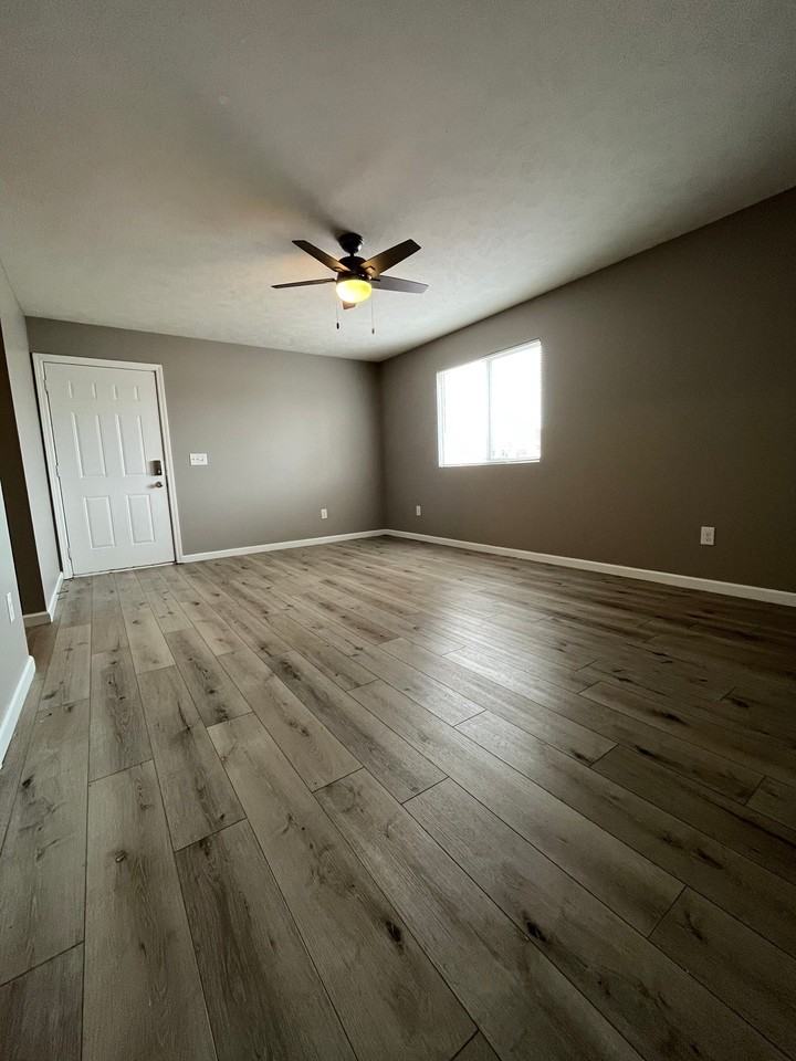 2140 J - Photo 3 of 14