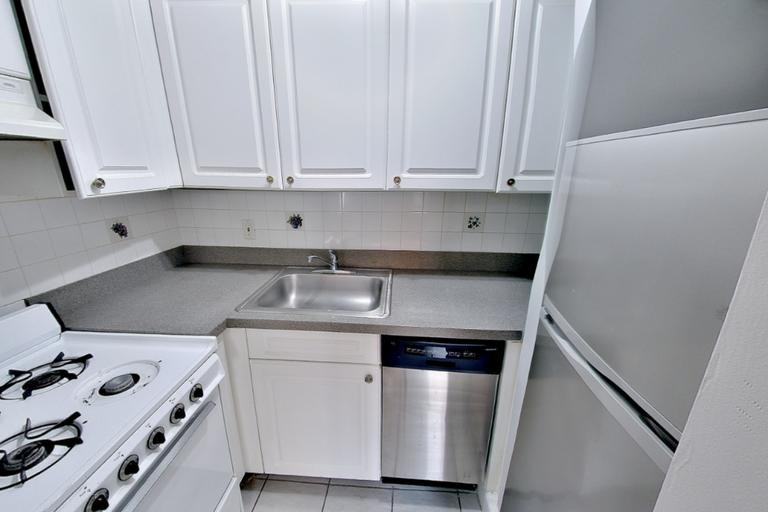 234 Mott St #2CD - Photo 3 of 4