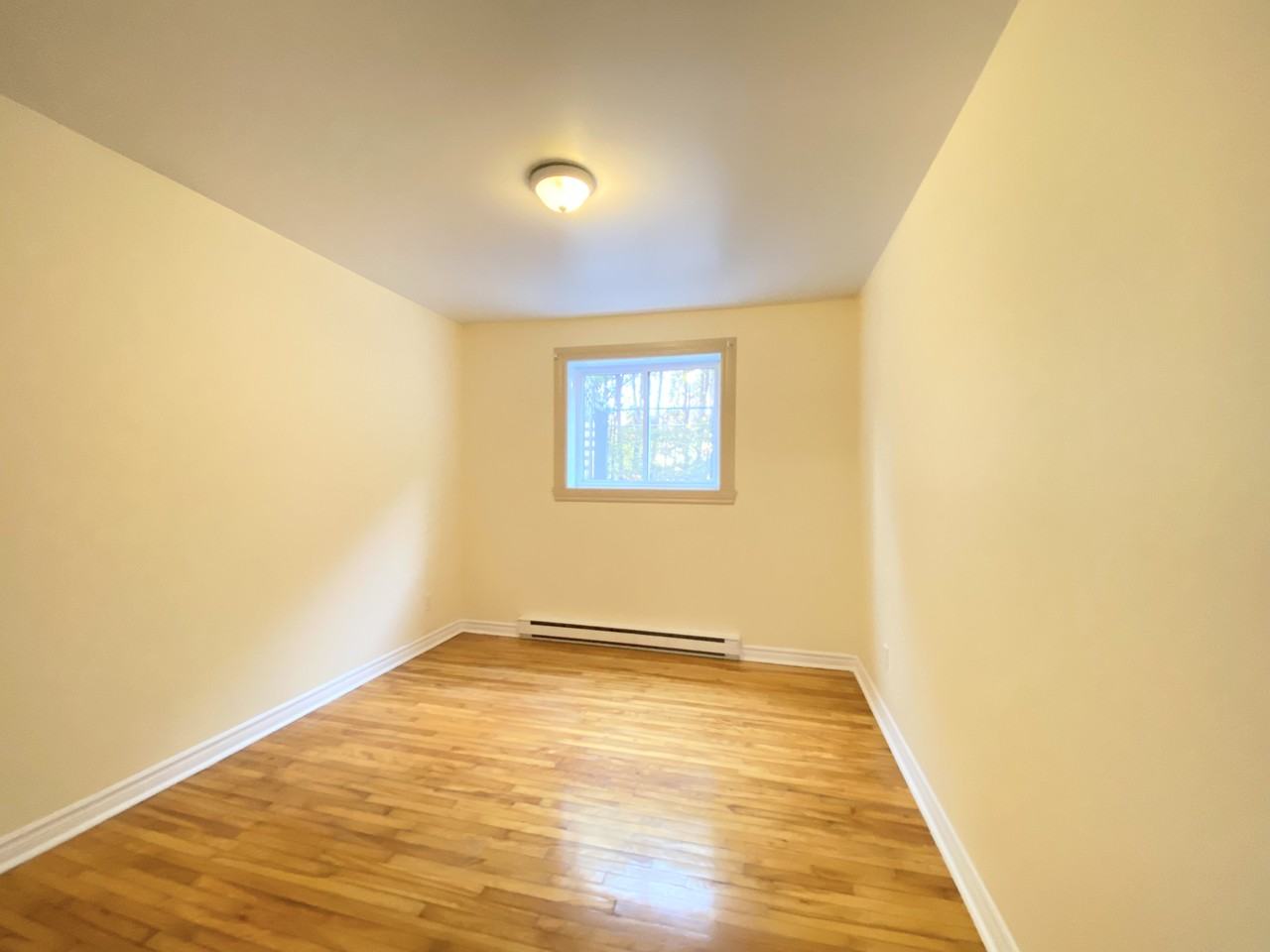 601 Rue Desmarchais - Photo 2 of 13