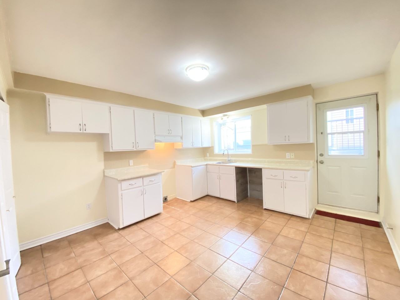 601 Rue Desmarchais - Photo 3 of 13