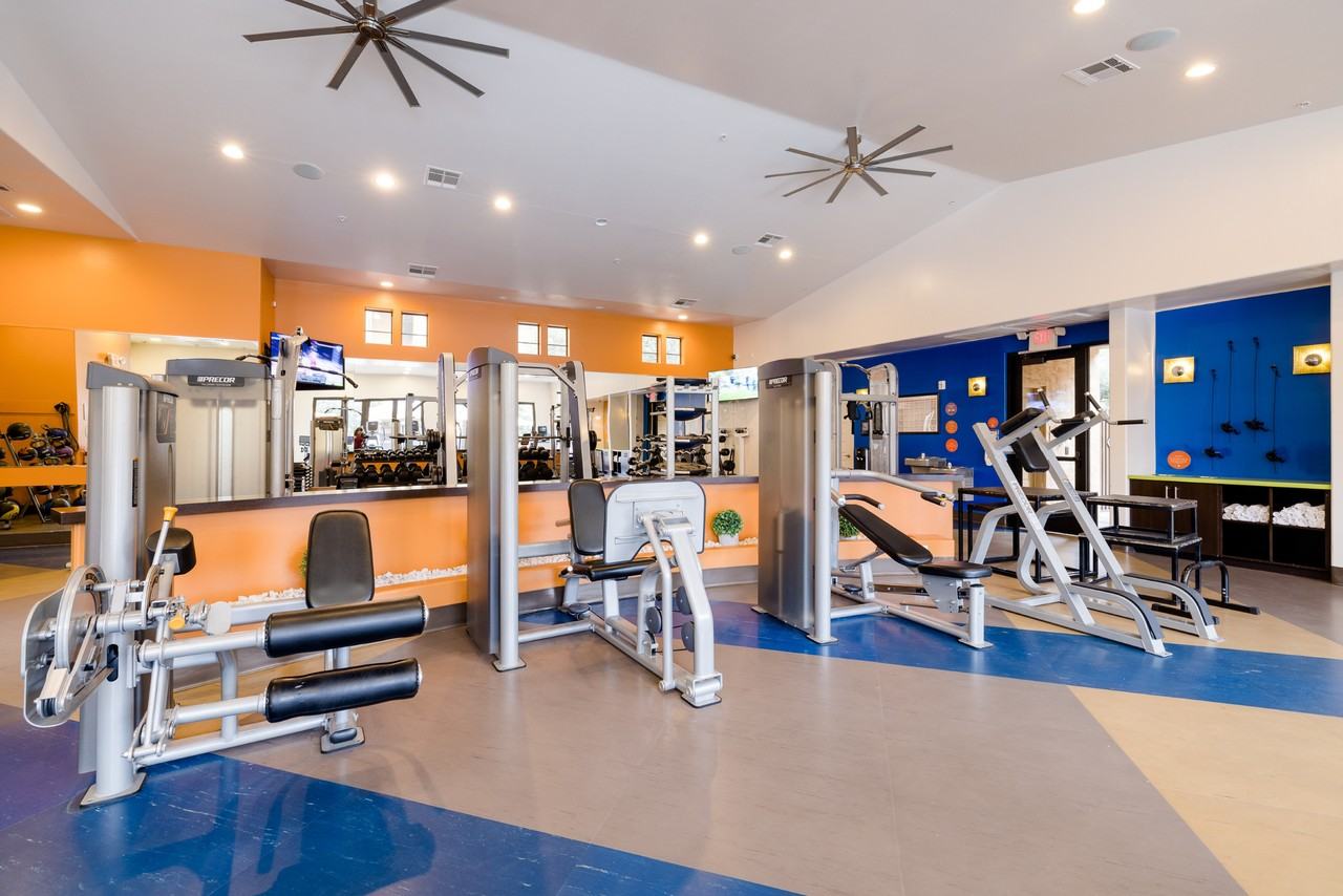 Liv Avenida - Photo 4 of 27