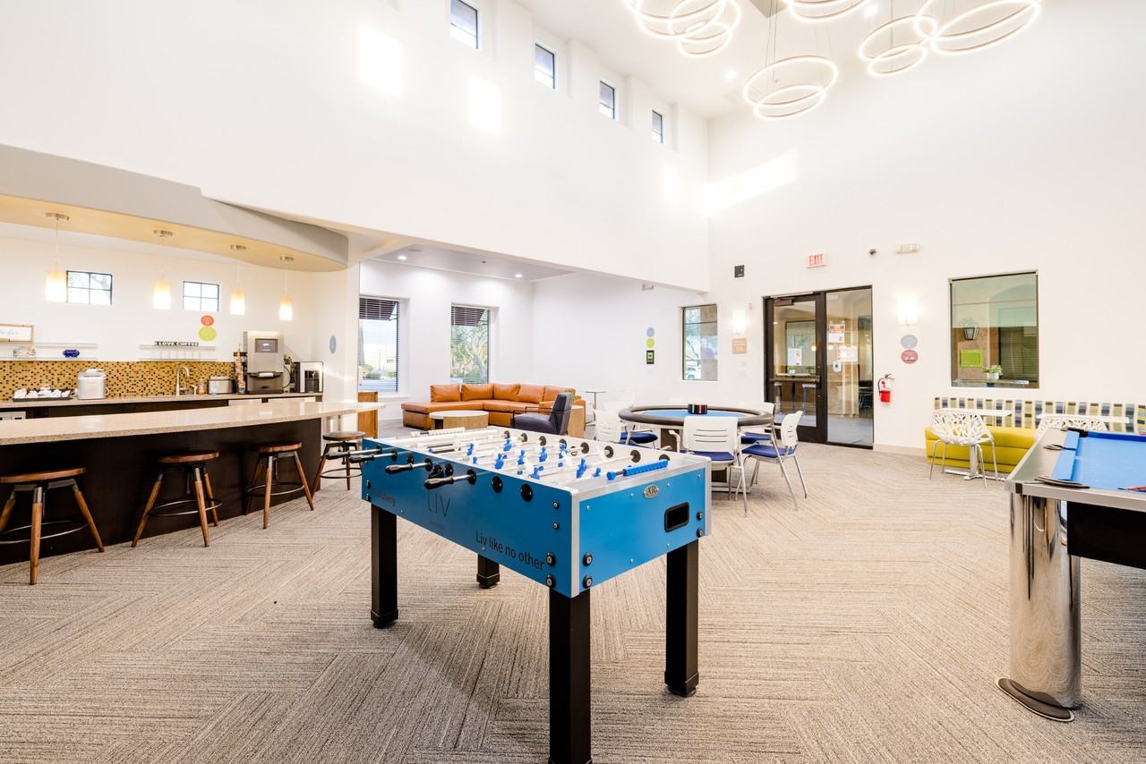 Liv Avenida - Photo 5 of 27