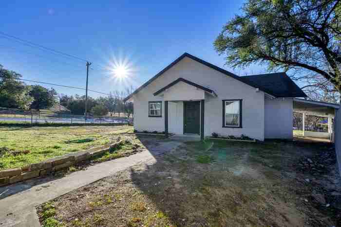 71 Crown Rd - Photo 3 of 22