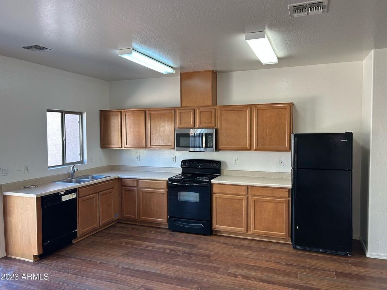 7032 W Lincoln St #1 - Photo 2 of 6