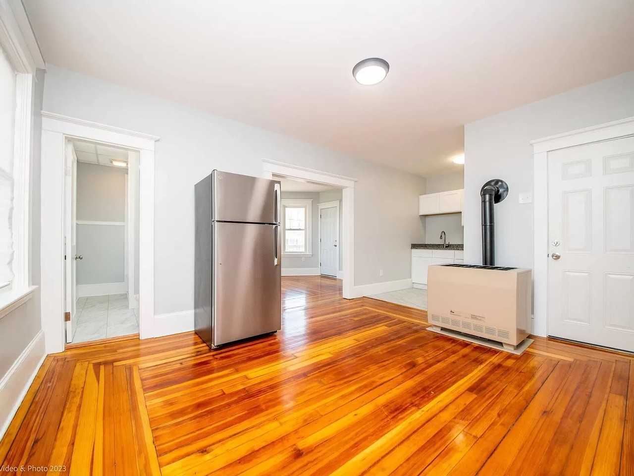 31 Rodney St #2E - Photo 2 of 10