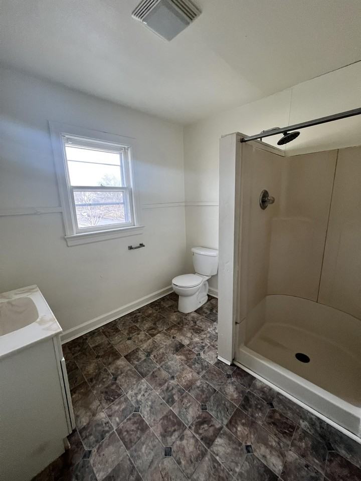 609 West Broadway Street #1 - Photo 4 of 7