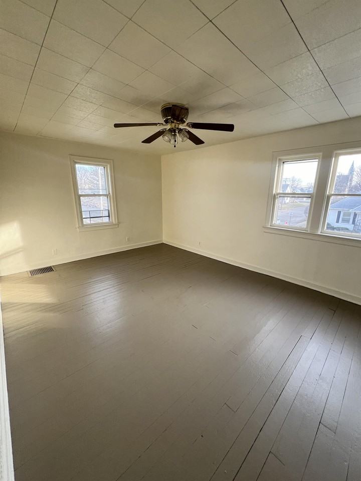 609 West Broadway Street #1 - Photo 6 of 7