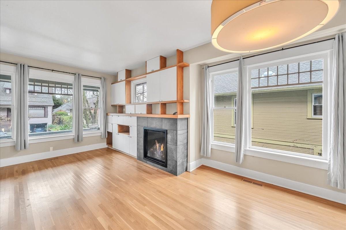 3431 Se Caruthers St #1 - Photo 4 of 10