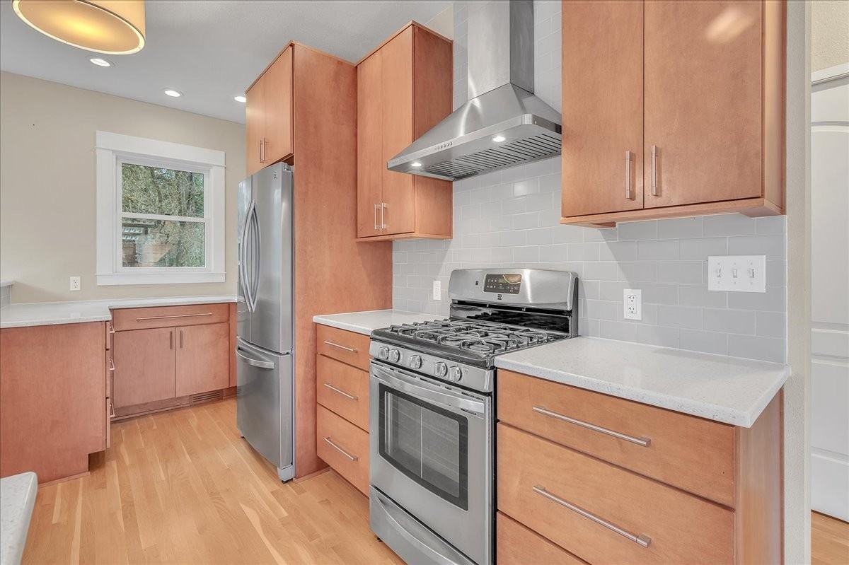 3431 Se Caruthers St #1 - Photo 5 of 10