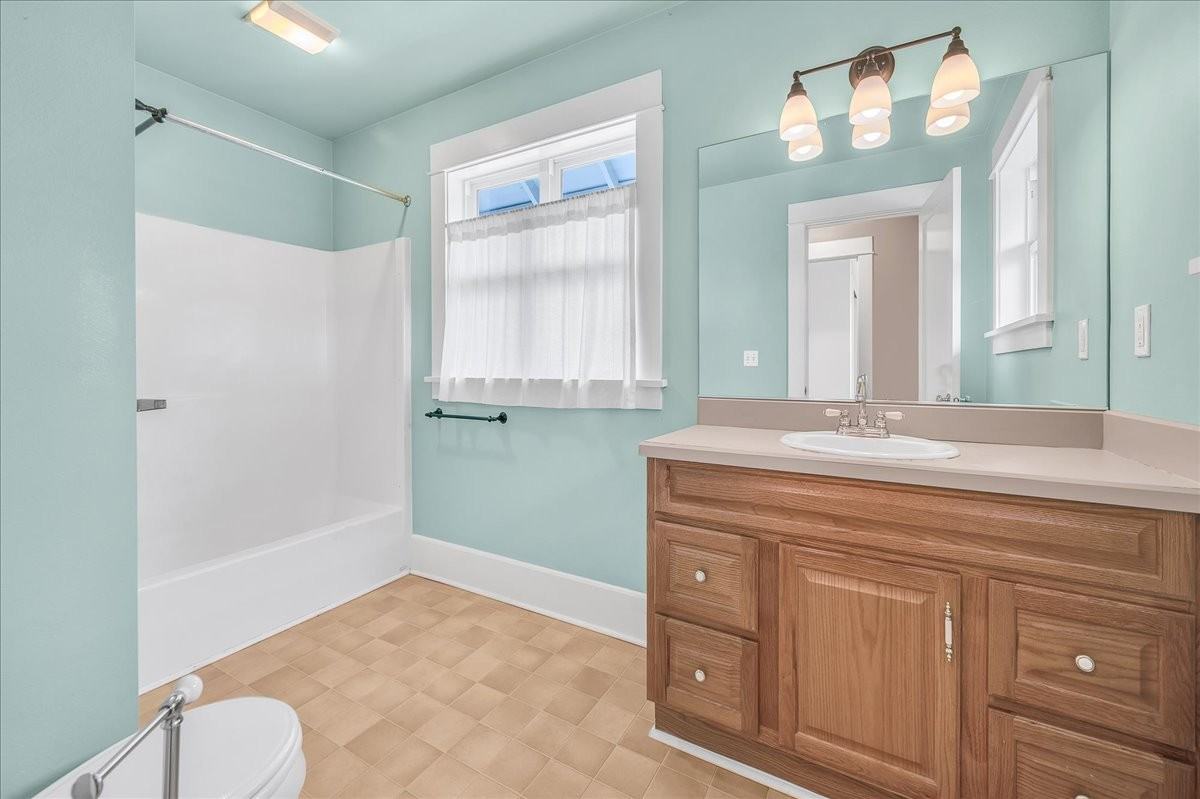 3431 Se Caruthers St #1 - Photo 6 of 10