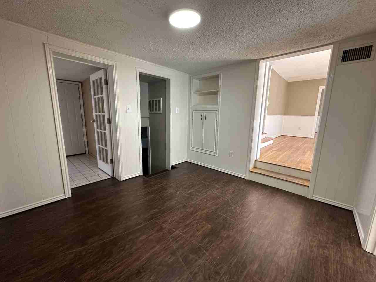 2504 25th St #1 - Photo 3 of 11