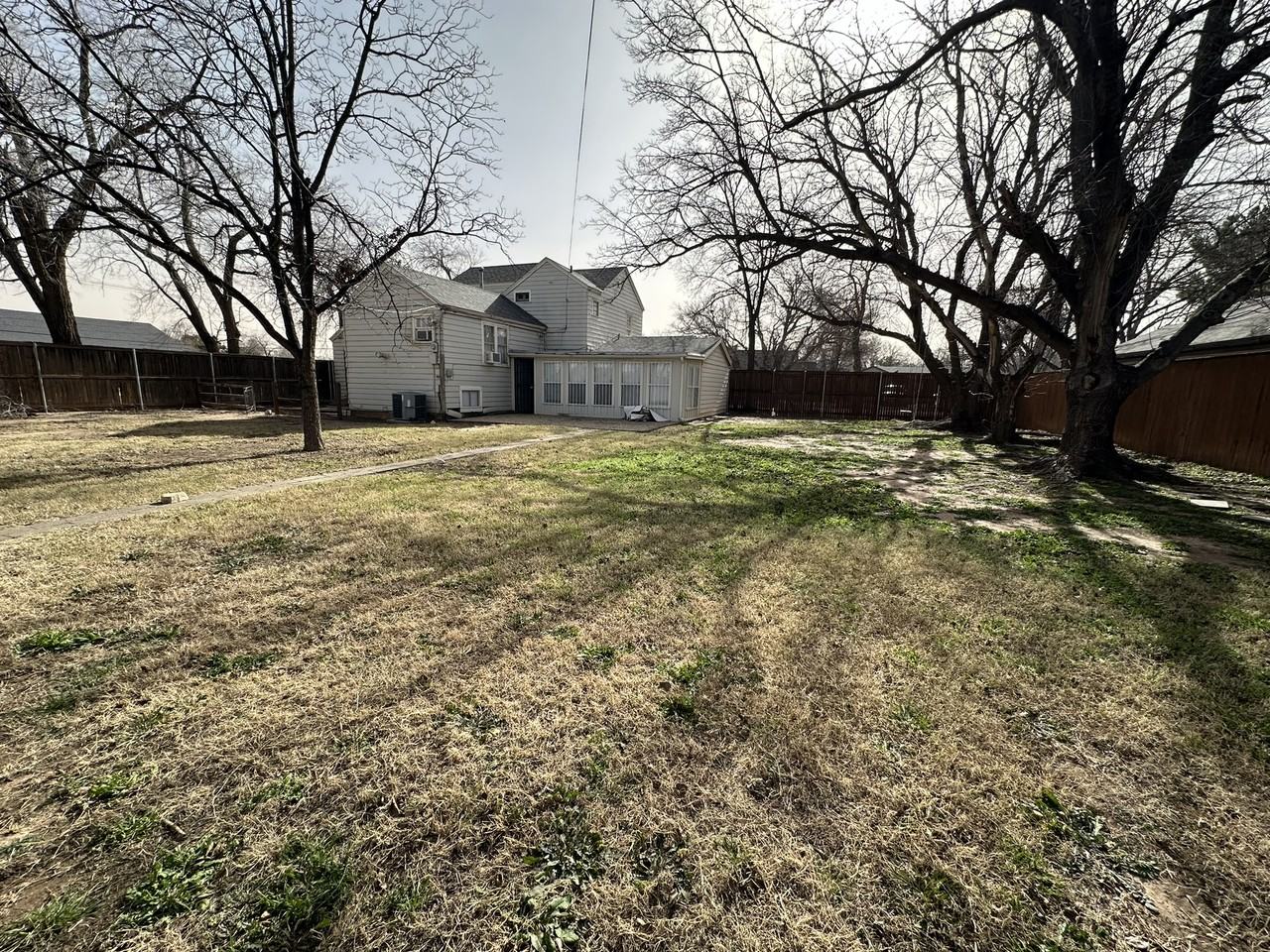 2504 25th St #1 - Photo 5 of 11