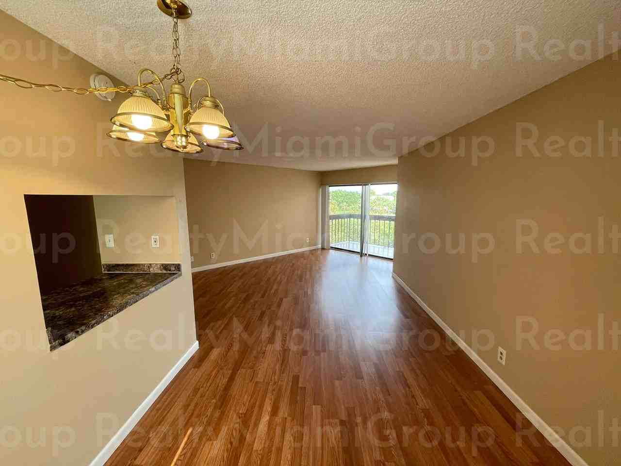 2000 N Congress Ave #404