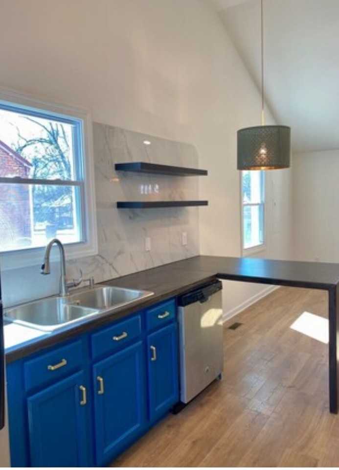 1906 Salem Mason Dr - Photo 2 of 31