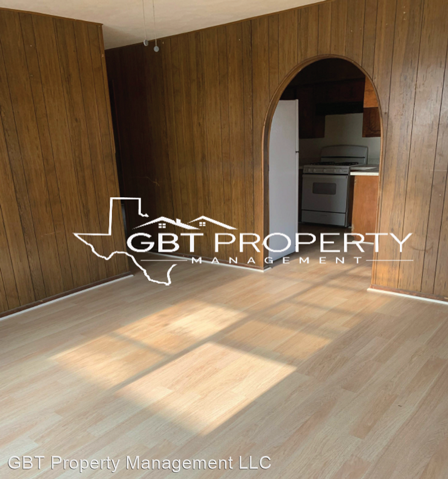 110 W Hill Ave - Photo 3 of 8