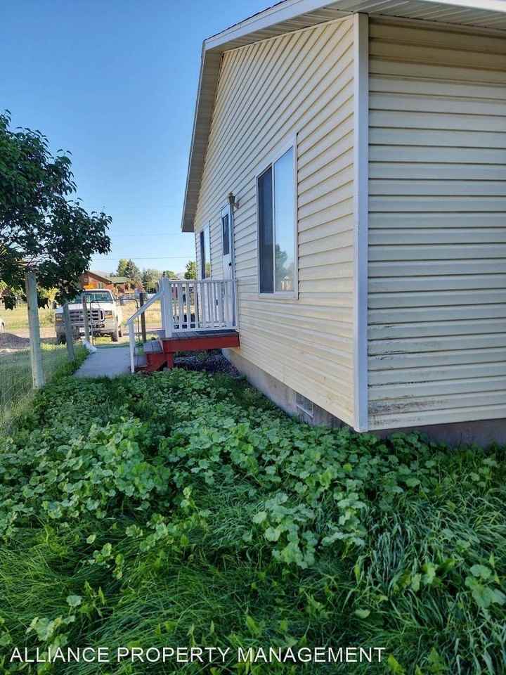 2 N. 7th Avenue E. - Photo 2 of 6