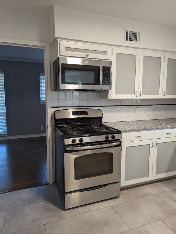 606 S Weatherred Dr - Photo 2 of 30