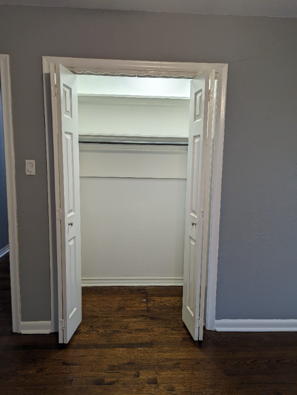 606 S Weatherred Dr - Photo 3 of 30