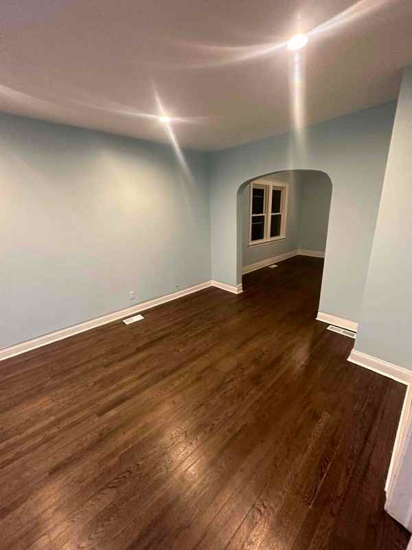 913 W 86th St - Photo 2 of 11