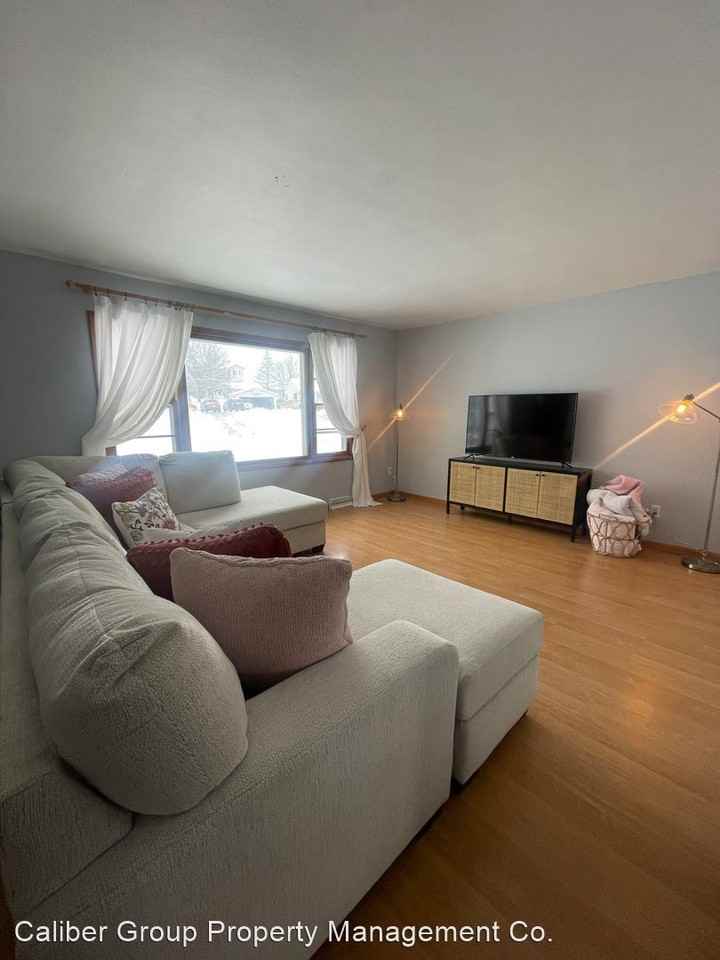 2559 Edgemont Ave - Photo 2 of 6