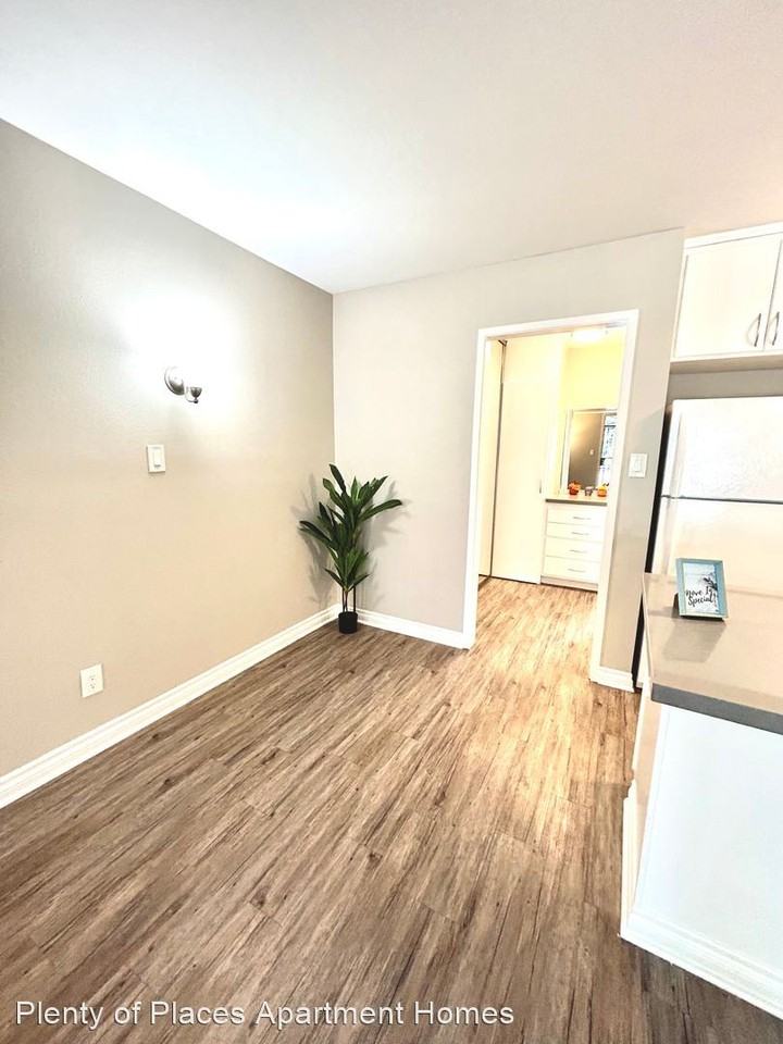 Kerrwood Manor 6255 Atlantic Ave. Apartments in Jordan, Long Beach, CA