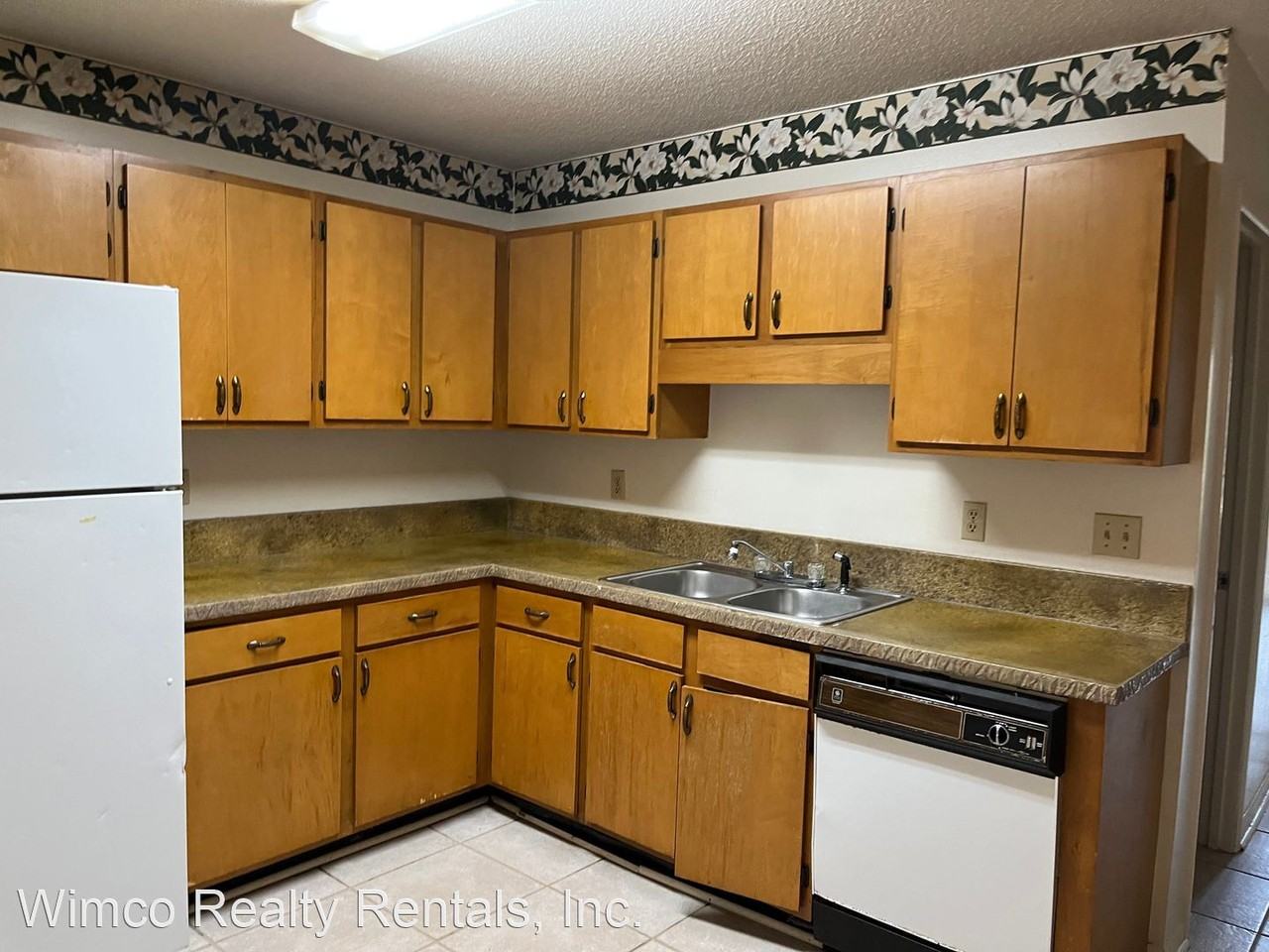 126 Alder Ave Se - Photo 3 of 12