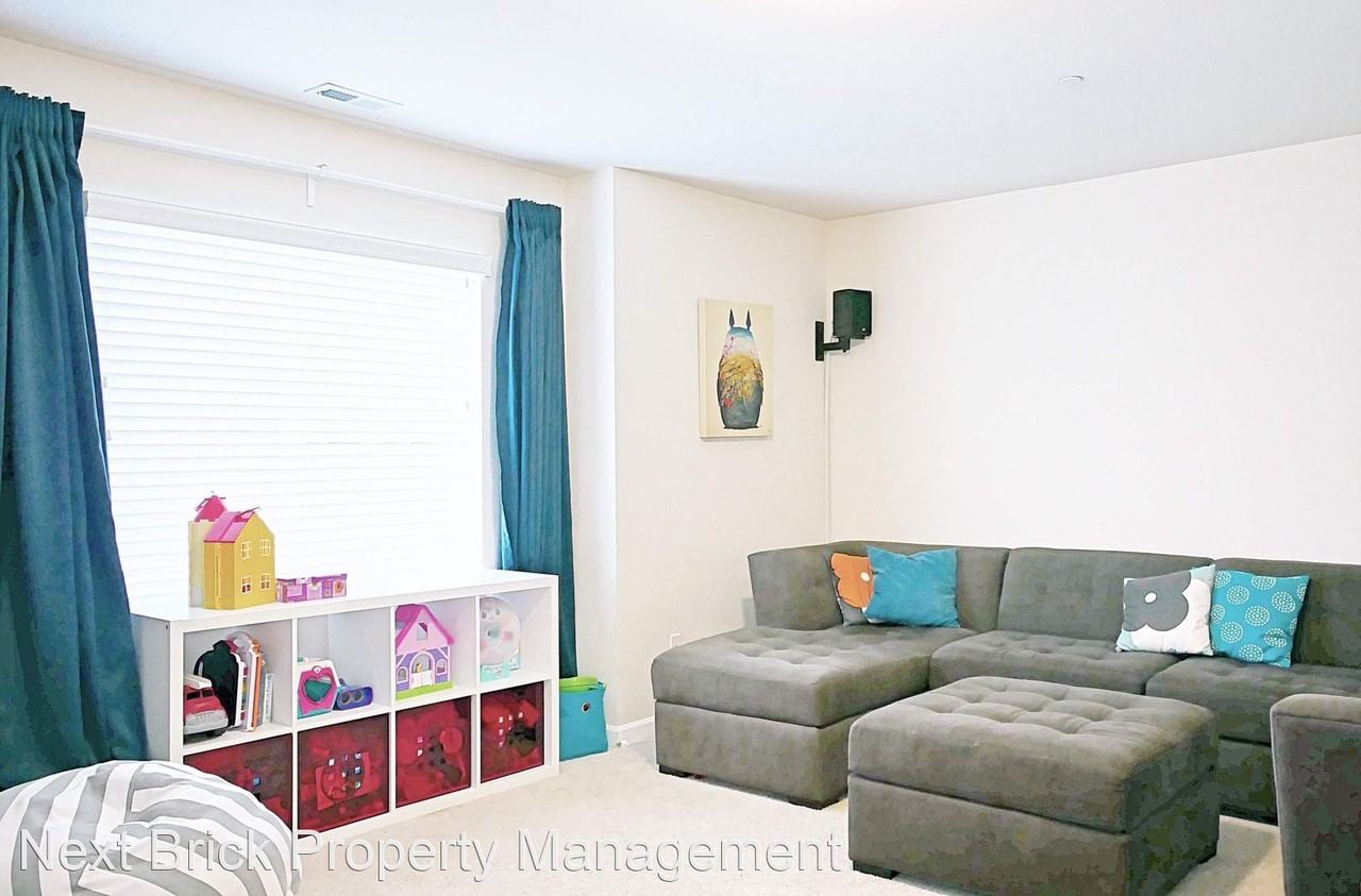 19802 77th Ave Ne - Photo 3 of 16