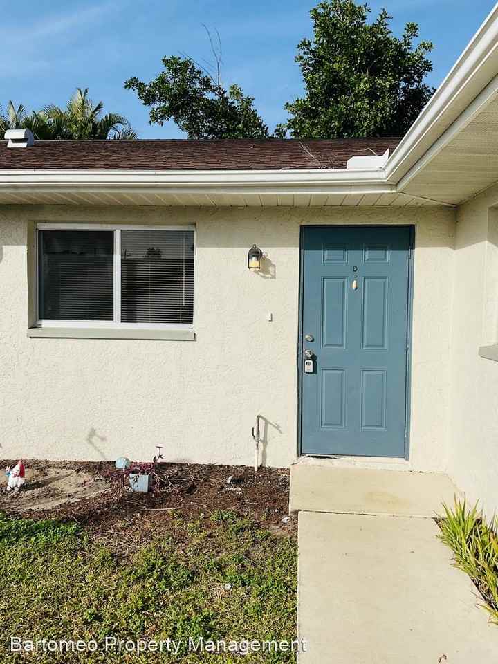 1103/1107 SE 46TH LN - Photo 2 of 20