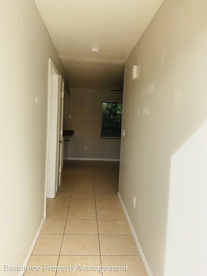 1103/1107 SE 46TH LN - Photo 3 of 20