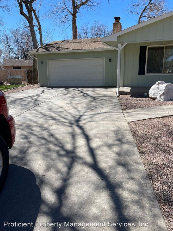 1810 Todd Ct - Photo 2 of 18