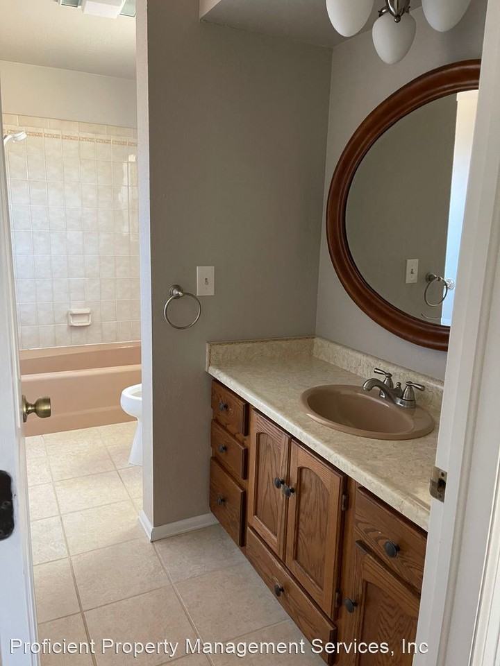 1810 Todd Ct - Photo 3 of 18