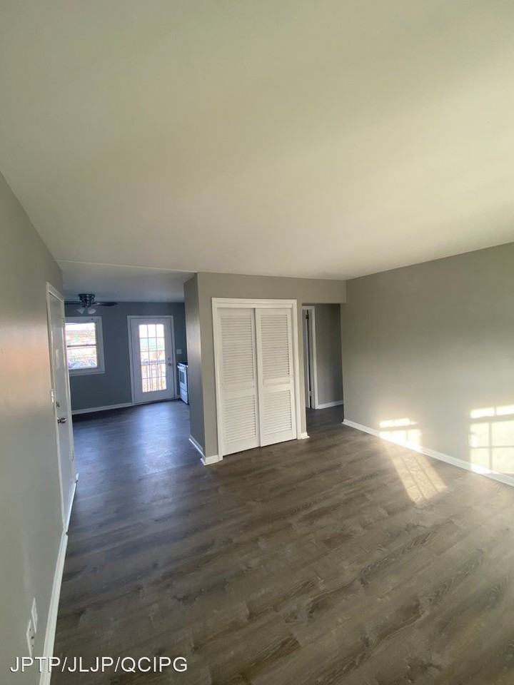 409 11th Ave W - Photo 3 of 8