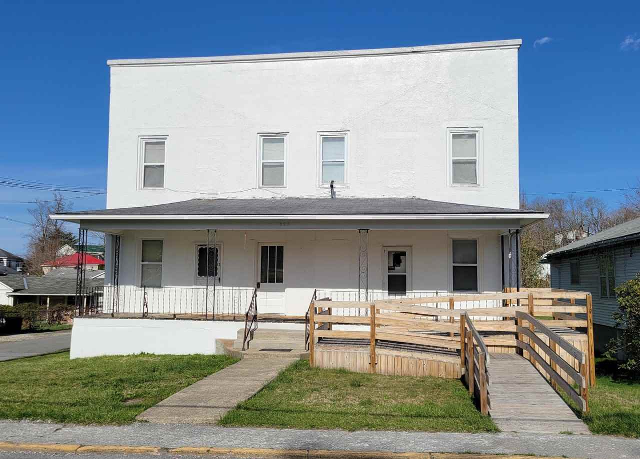 228 Summerlee Avenue #2