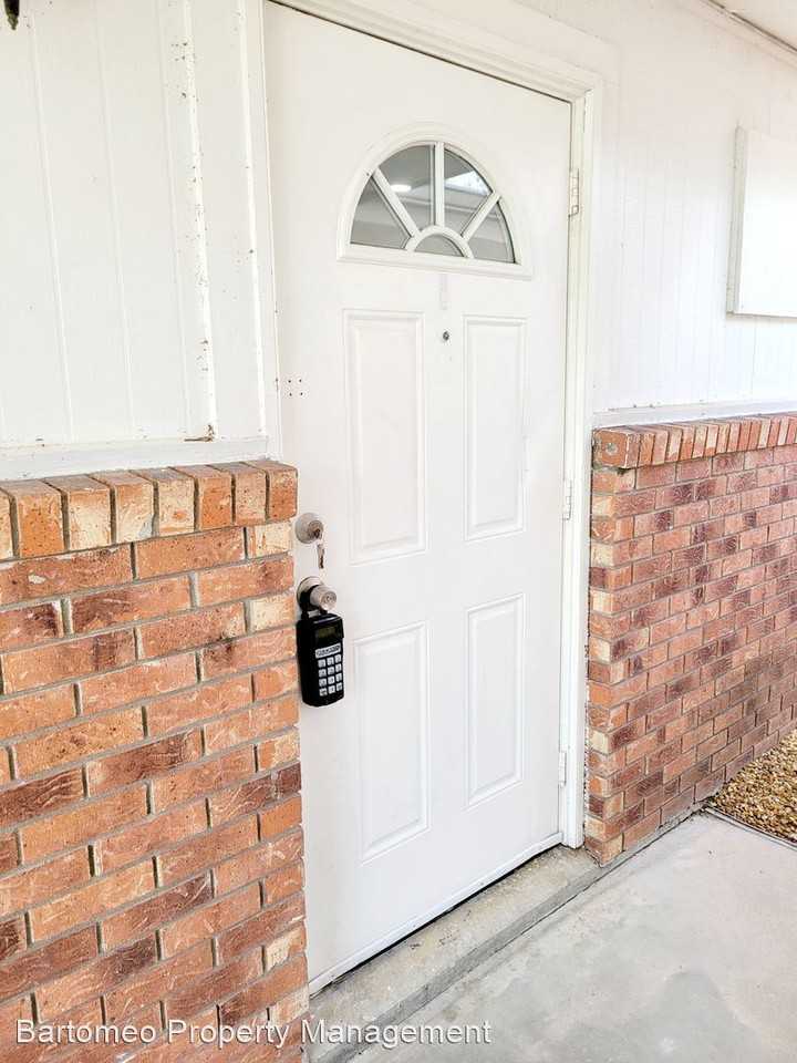 9765/9767 Montana Ct - Photo 3 of 29