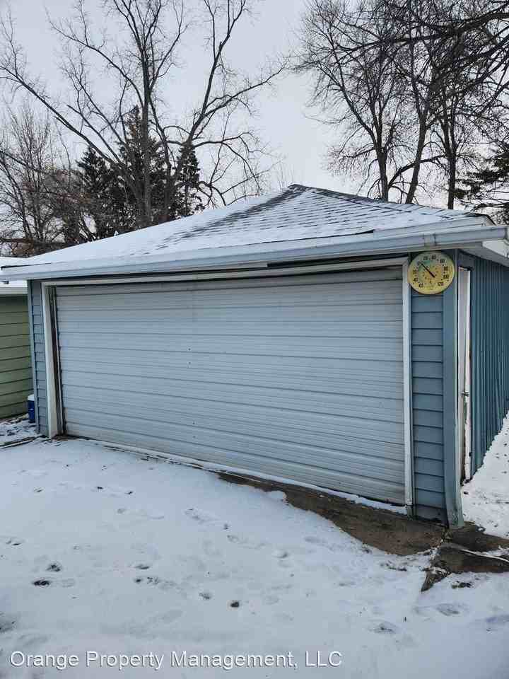 1718 16th St S - Photo 3 of 24